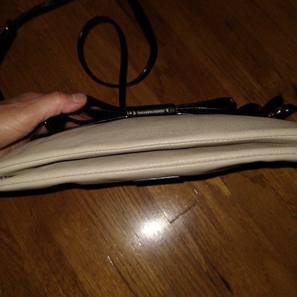 Kate Spade bow ribbon crossbody beige & black - Picture 4 of 6